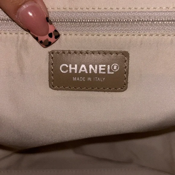 Chanel - Picture 5 of 9